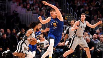 San Antonio Spurs forzó el séptimo partido en el Oeste