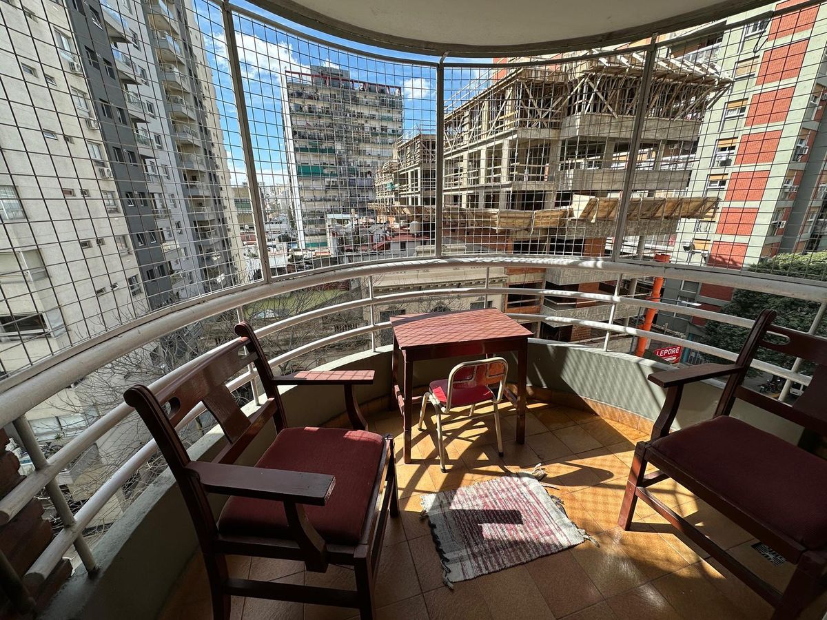 Este es uno de los departamentos más destacados en zona de Almagro, Buenos Aires. Este es uno de los departamentos más destacados en zona de Almagro, Buenos Aires.