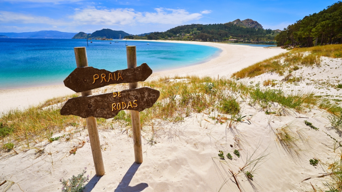 La playa de Rodas, en las Islas Cíes, es considerado uno de los lugares más hermosos. La playa de Rodas, en las Islas Cíes, es considerado uno de los lugares más hermosos.