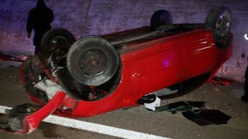 Un automóvil volcó en la ruta 7 y su conductor se salvó de milagro