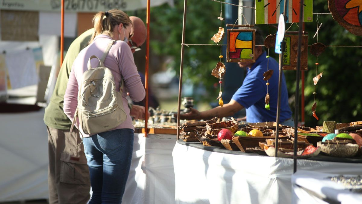 El público ha vuelto a las calles como antes de la pandemia pero con cuidados sanitarios.