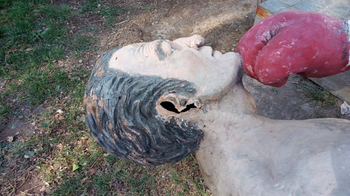 Vandalizaron el monumento a Nicolino Locche en calle Perú