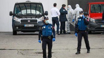 Coronavirus: la pista del Palacio de Hielo de Madrid ahora es una morgue