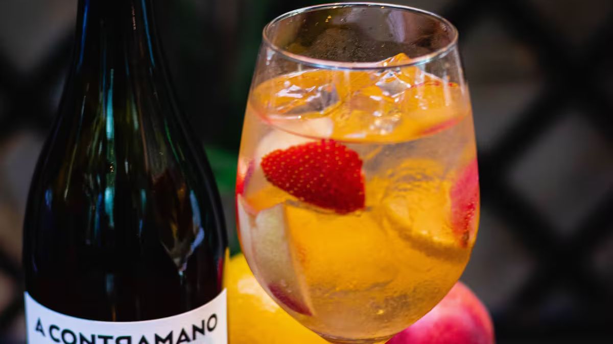 Para el cóctel de vino, se necesita al menos un 50% de vino tranquilo. Para el cóctel de vino, se necesita al menos un 50% de vino tranquilo.