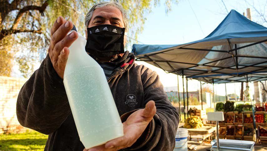 Un verdulero de Las Heras donó 100 litros de cloro y 40 kilos de cebolla