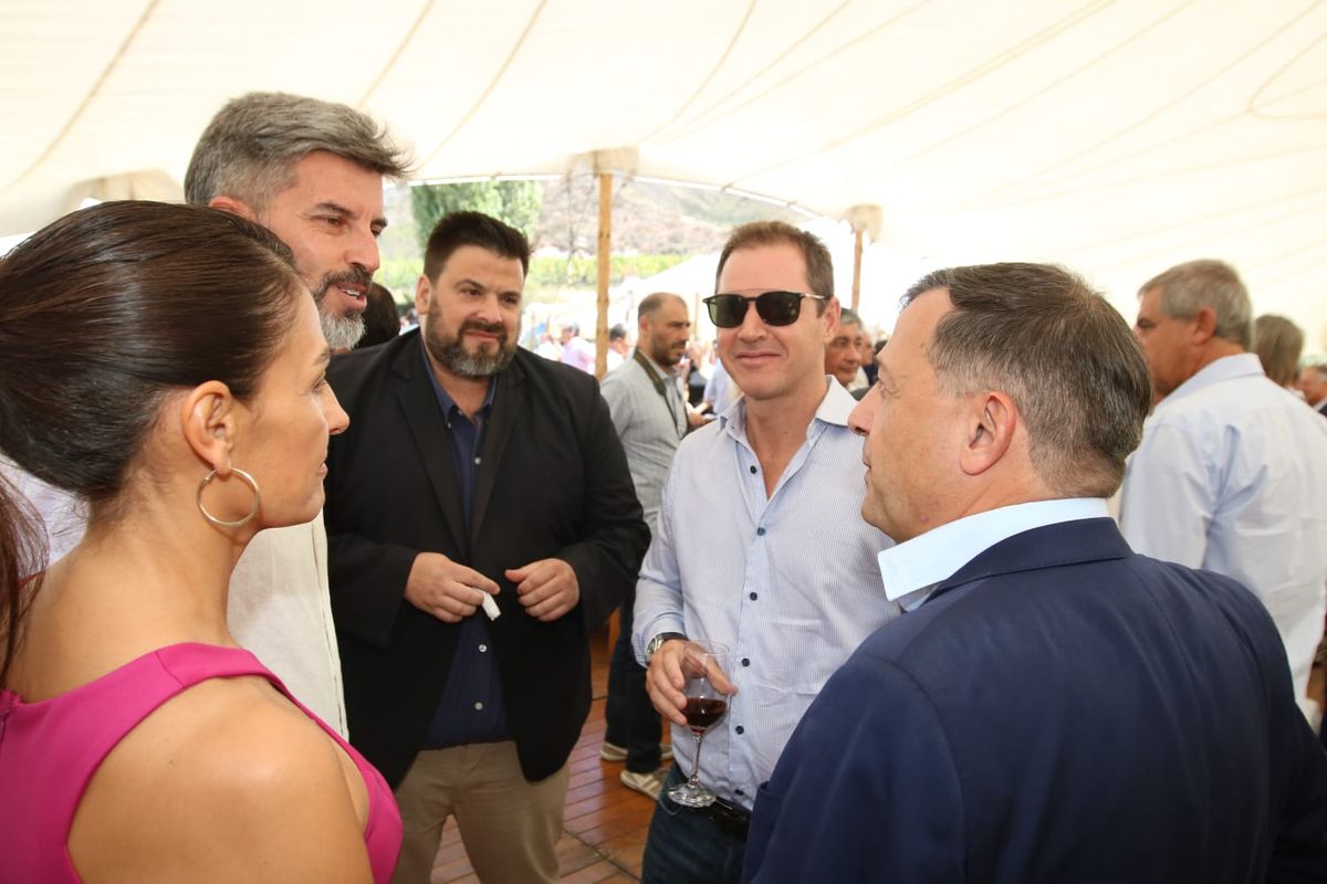 El intendente de Ciudad, Ulpiano Suarez, junto al presidente de River Plate y del Banco Macro, Jorge Brito.