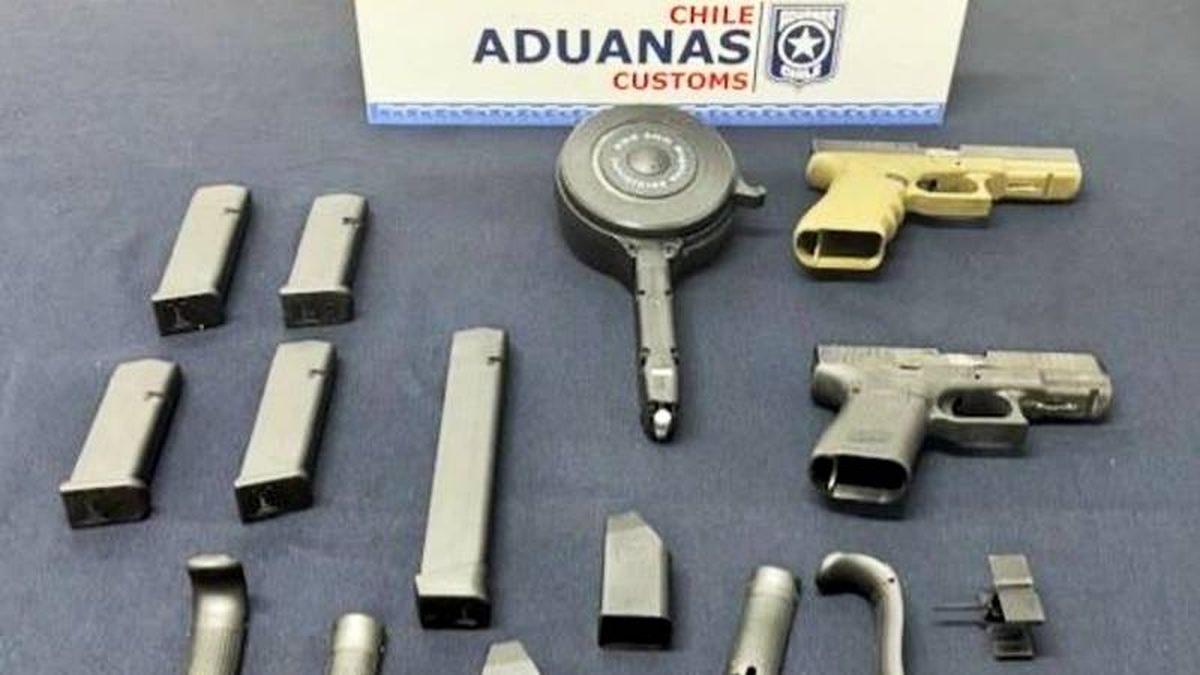 El armamento secuestrado por el personal de Aduana de Los Libertadores en el paso a Chile. El armamento secuestrado por el personal de Aduana de Los Libertadores en el paso a Chile.
