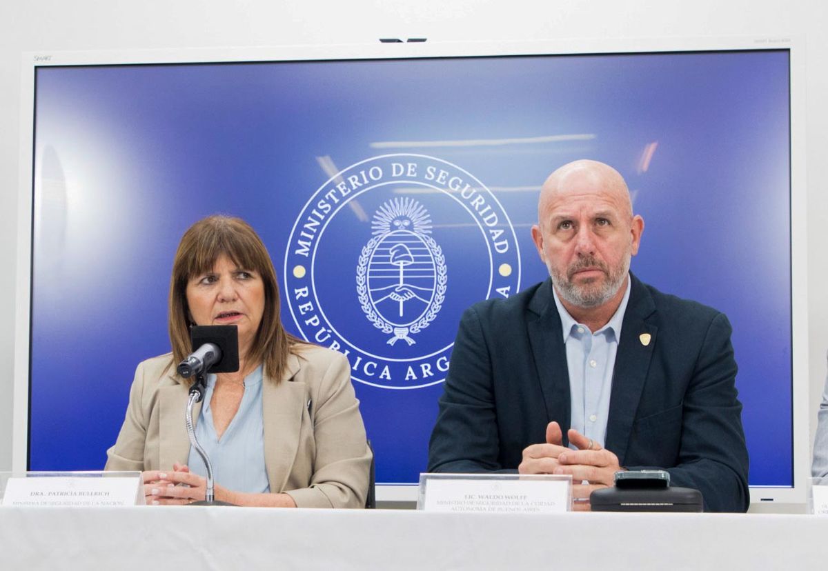 Ministros de Seguridad: Patricia Bullrich, de la Nación, y Waldo Wolff, de CABA. Ministros de Seguridad: Patricia Bullrich, de la Nación, y Waldo Wolff, de CABA.