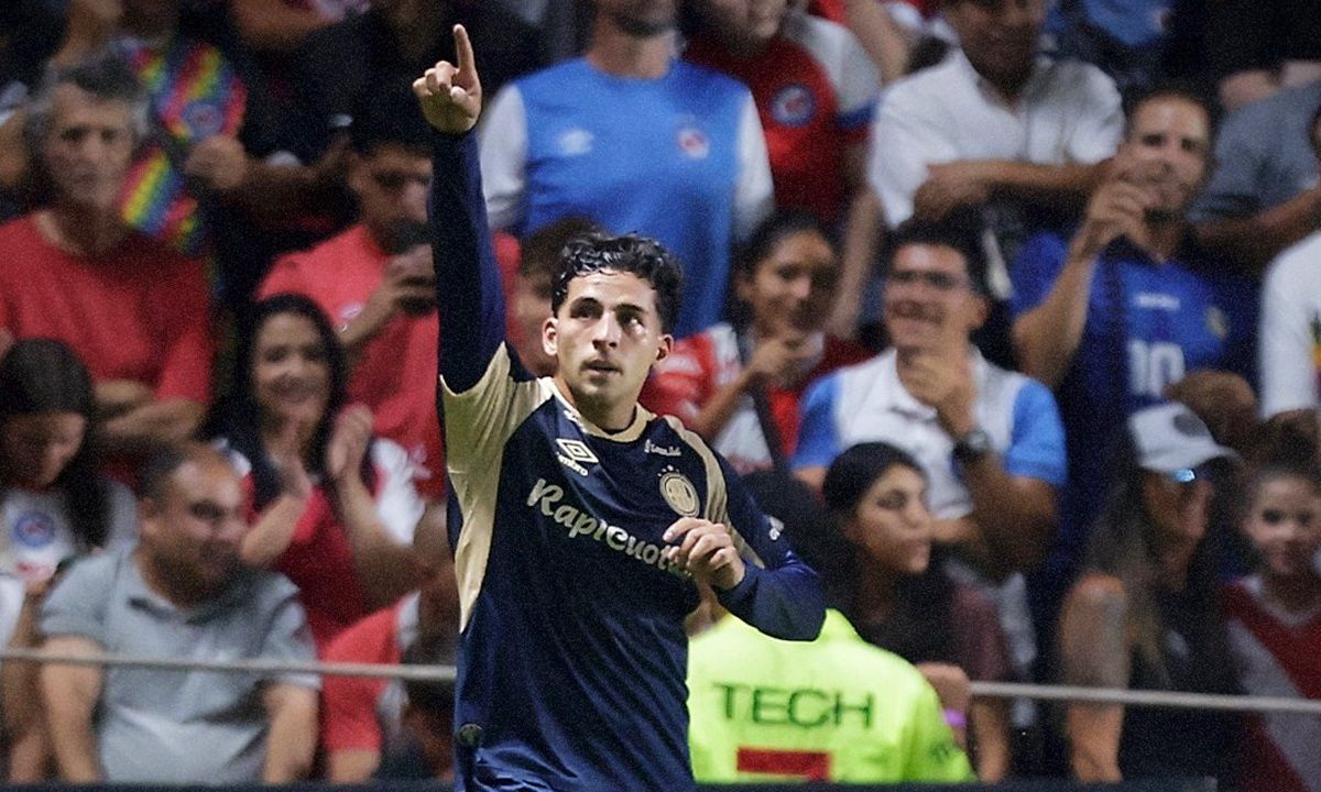 Hern&aacute;n L&oacute;pez Mu&ntilde;oz amarg&oacute; a River en La Paternal.