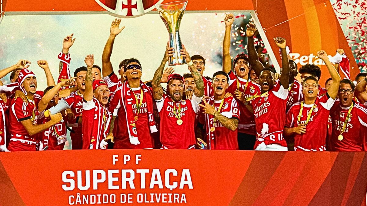 Benfica se coronó y Otamendi levantó la Supercopa.