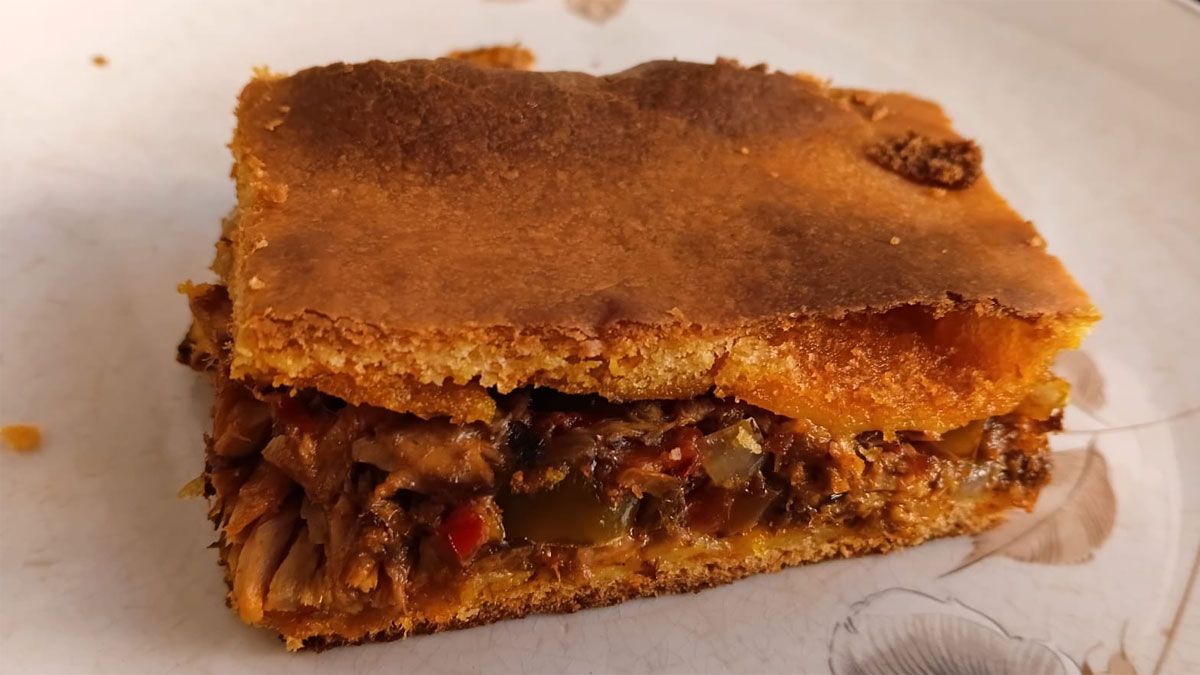 La receta de empanada gallega se distingue por su gran fusión de sabores.