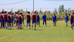Godoy Cruz se prepara para jugar un partido decisivo ante Deportivo Riestra, en el Feliciano Gambarte.