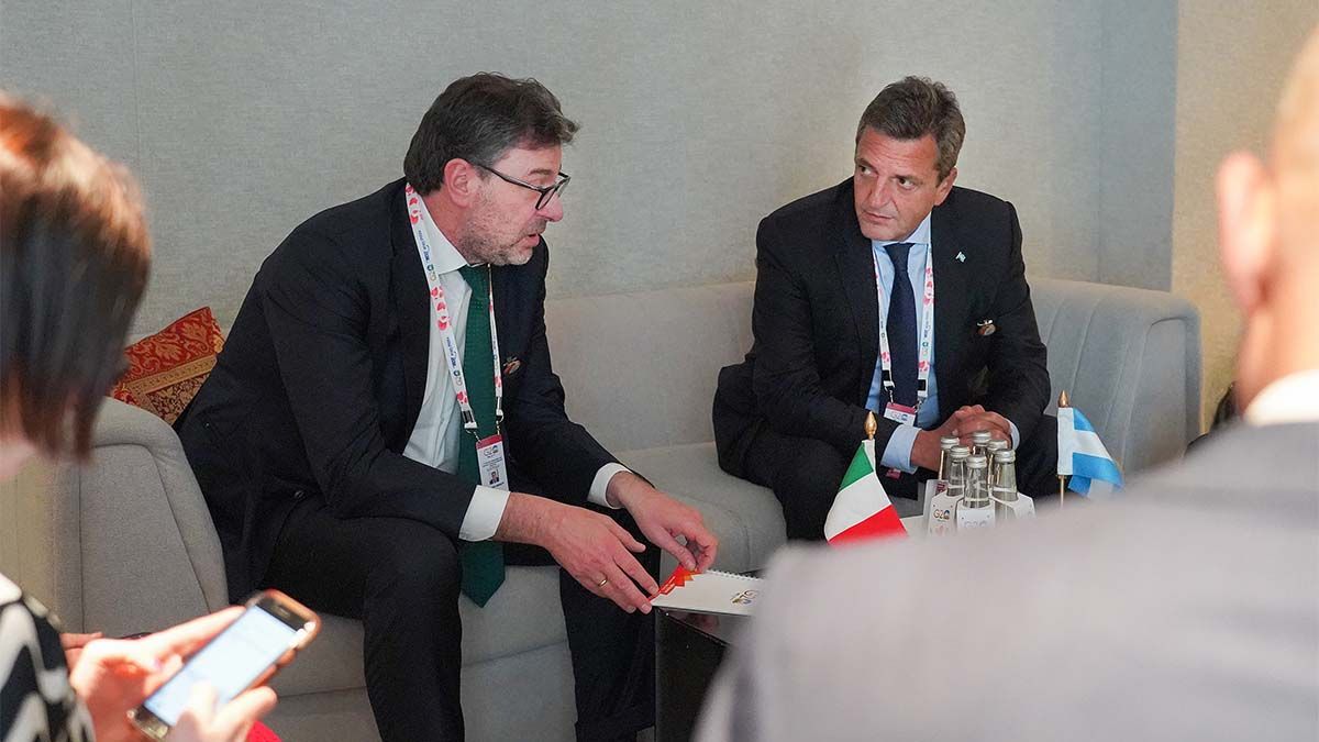 En las reuniones con el ministro de Economía de Italia, Giancarlo Giorgetti, Sergio Massa dialogó sobre la complementariedad energética para el desarrollo de proyectos conjuntos en torno a Vaca Muerta y sus potencialidades.