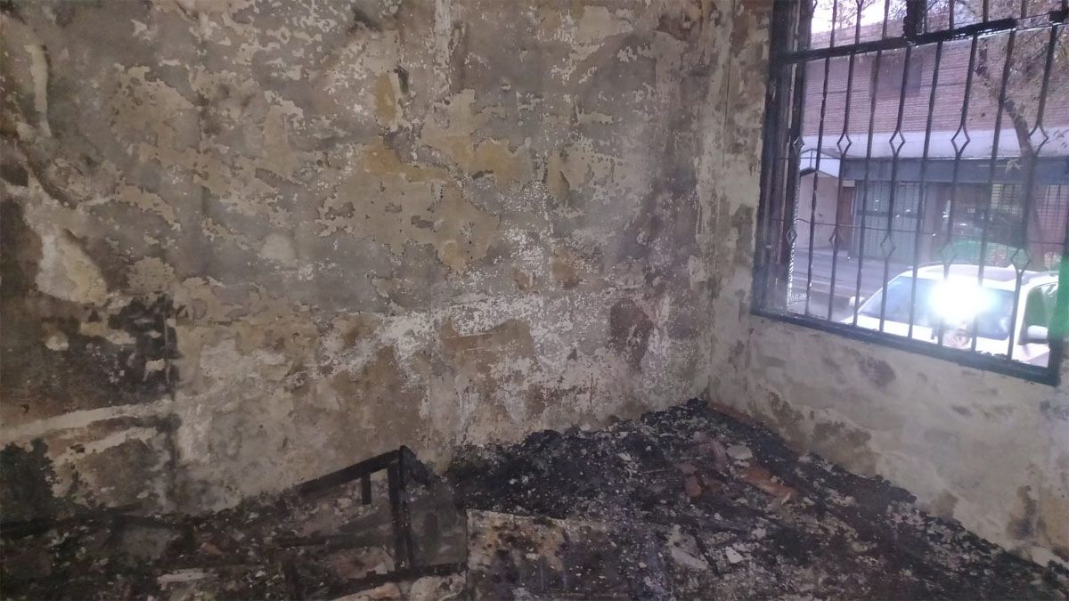 Dos habitaciones de la casa de Capital se quemaron por completo, mientras que el resto tuvo daños parciales.