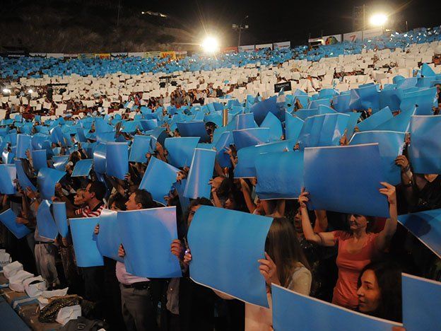 El himno argentino y una emocionante coreografía en la Vendimia 2014
