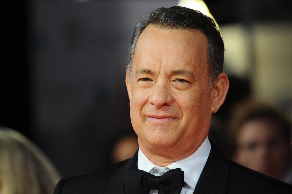 Tom Hanks la rompe en un papel extraordinario de un ídolo de multitudes