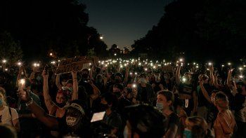 Nueva York levantó el toque de queda luego de otro día de protestas pacíficas