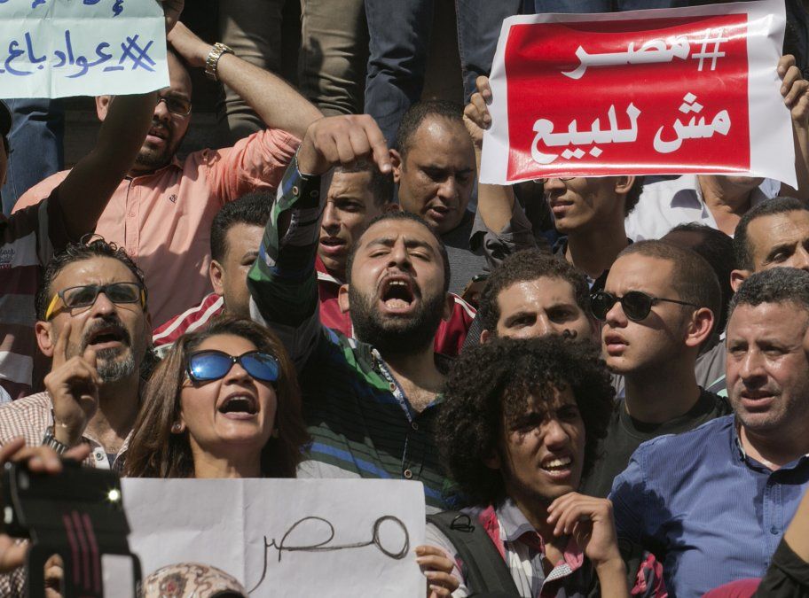 Egipto absolvió a 52 personas por protesta contra el presidente en abril