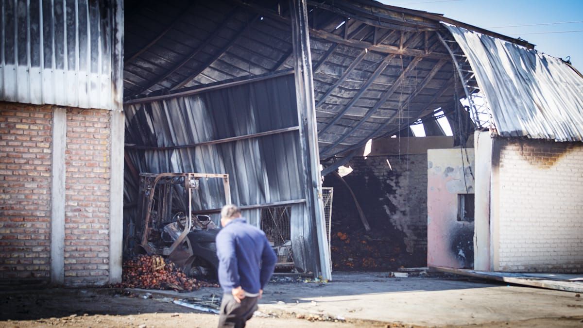 Guaymallén oficializó una ayuda económica para los feriantes afectados por el incendio del Mercado Cooperativo