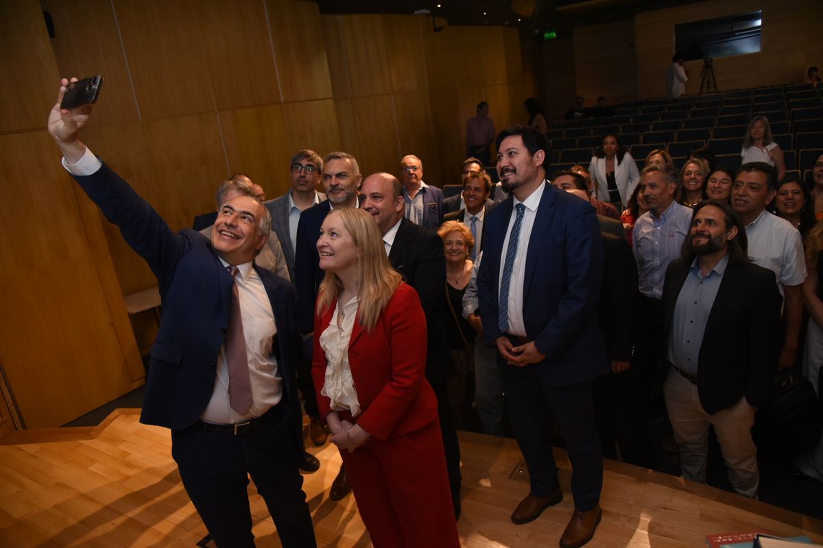 Hebe Casado promueve a Mendoza como la sede del Congreso Futuro, un evento que reúne a máximos referentes de la ciencia y de la cultura para planificar transformaciones sociales. Hebe Casado promueve a Mendoza como la sede del Congreso Futuro, un evento que reúne a máximos referentes de la ciencia y de la cultura para planificar transformaciones sociales.