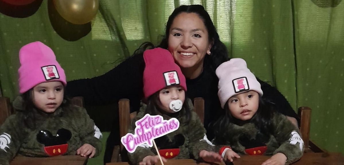 Pamela Quiroga y sus tres hijas a quien cría junto a su mamá. La historia de Diario UNO en el Día de la Madre.