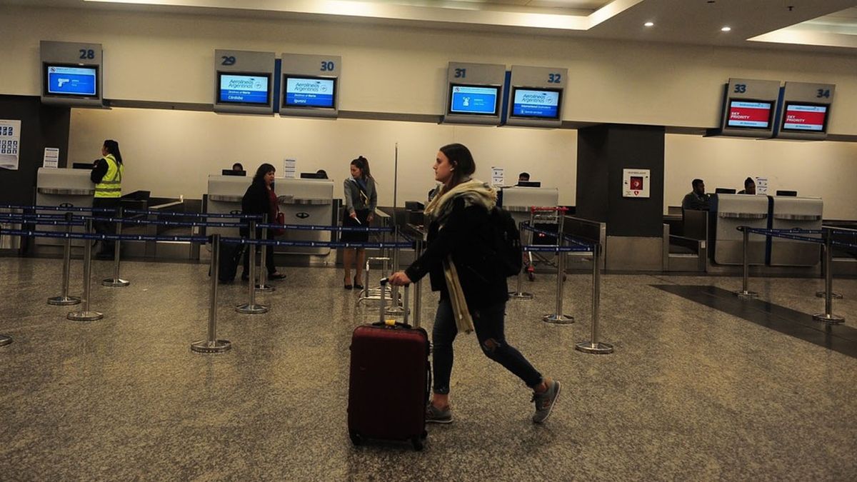 Reprogramaron vuelos de cabotaje e internacionales por asambleas de pilotos de Aerolíneas Argentinas