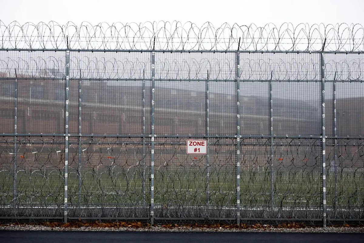 El exterior de la Institución Correccional Estatal de Huntingdon donde se encuentra detenido Luigi Mangione, acusado de matar al director ejecutivo de UnitedHealthcare, Brian Thompson. Crédito: EFE/EPA/Cameron Croston. El exterior de la Institución Correccional Estatal de Huntingdon donde se encuentra detenido Luigi Mangione, acusado de matar al director ejecutivo de UnitedHealthcare, Brian Thompson. Crédito: EFE/EPA/Cameron Croston.