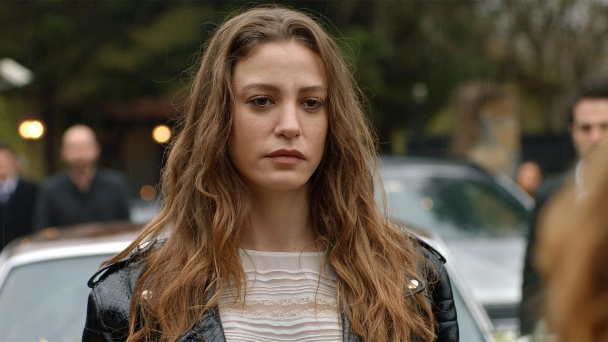 La Serenay Sarikaya interpreta a Leyla Taylan en la serie de Netflix.