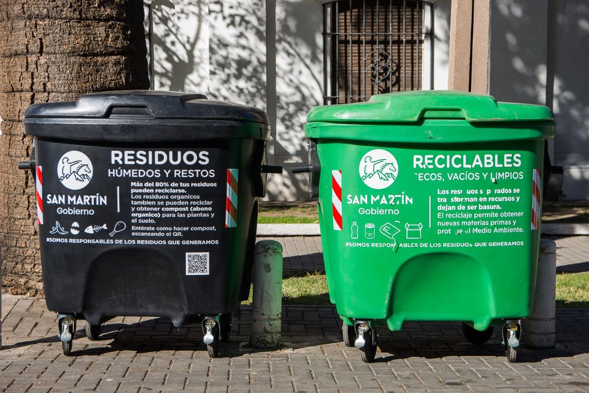 Macabro hallazgo: vecinos encontraron un cráneo humano en un contenedor de basura