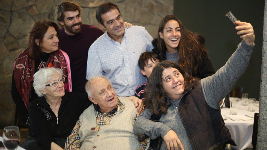 La familia Barbera despidió a don Francesco (al centro, abajo), quien falleció a los 95 años.