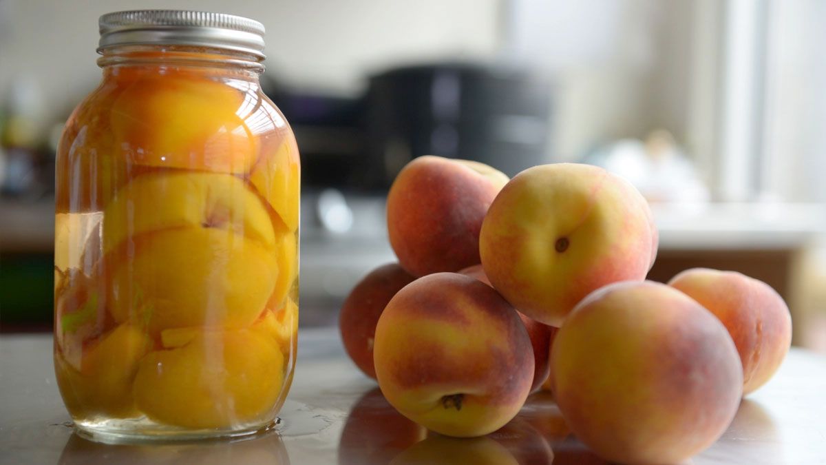 Es muy fácil de elaborar en casa duraznos al natural en almíbar