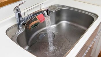 Cómo limpiar la bacha de acero inoxidable de la cocina para que quede sin manchas Cómo limpiar la bacha de acero inoxidable de la cocina para que quede sin manchas