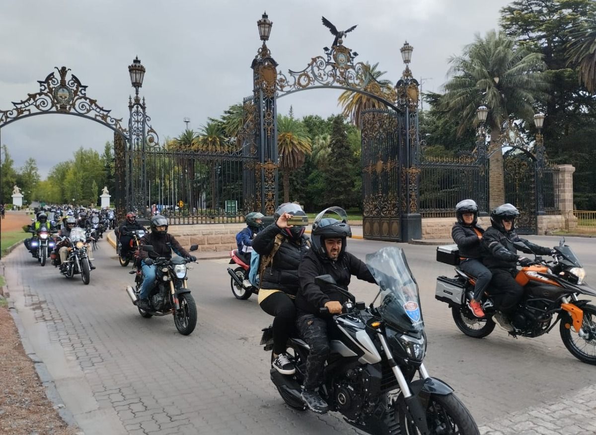 La salida en el Parque San Martín marcó el inicio de la aventura mendocina. Foto: Ricardo Montacuto. La salida en el Parque San Martín marcó el inicio de la aventura mendocina. Foto: Ricardo Montacuto.
