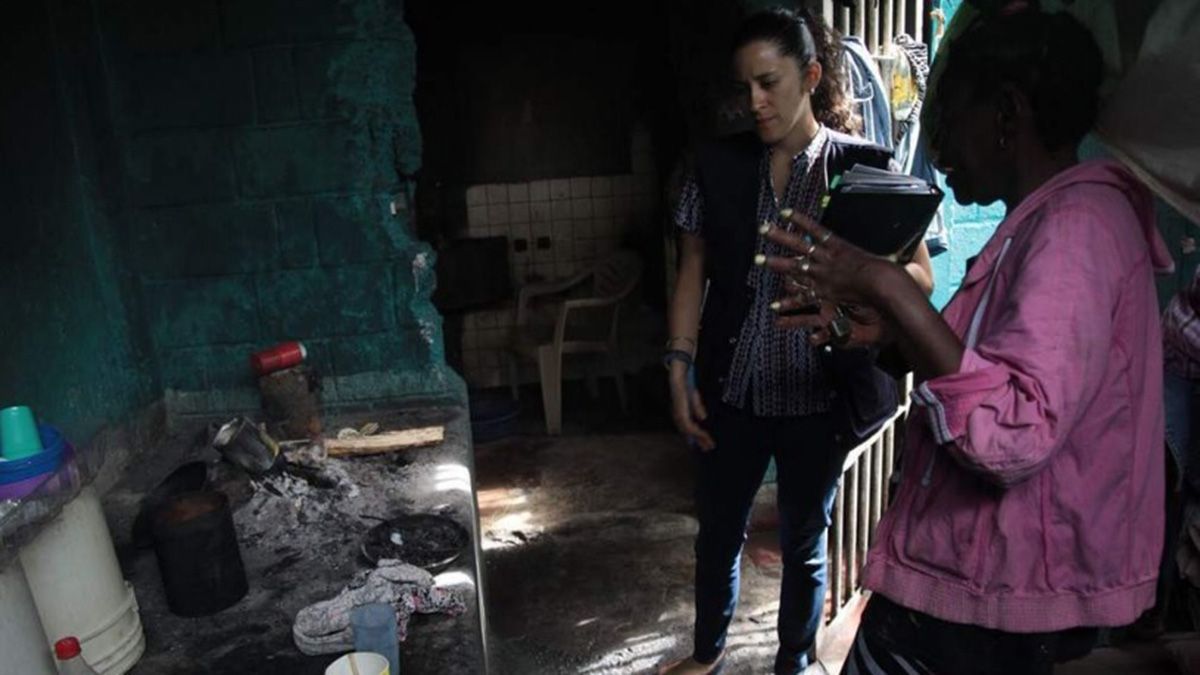 Alma Cleotilde Grand Pérez, la asesina serial de Honduras, fue visitada en prisión por una Comisión de Derechos Humanos Alma Cleotilde Grand Pérez, la asesina serial de Honduras, fue visitada en prisión por una Comisión de Derechos Humanos