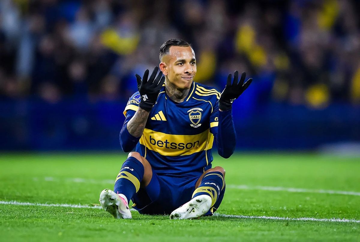 Los m&eacute;dicos determinar&aacute;n si Sebasti&aacute;n Villa podr&aacute; jugar el partido en Brasil.