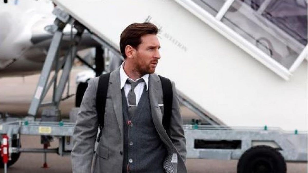 Messi es criticado por viajar en avión.