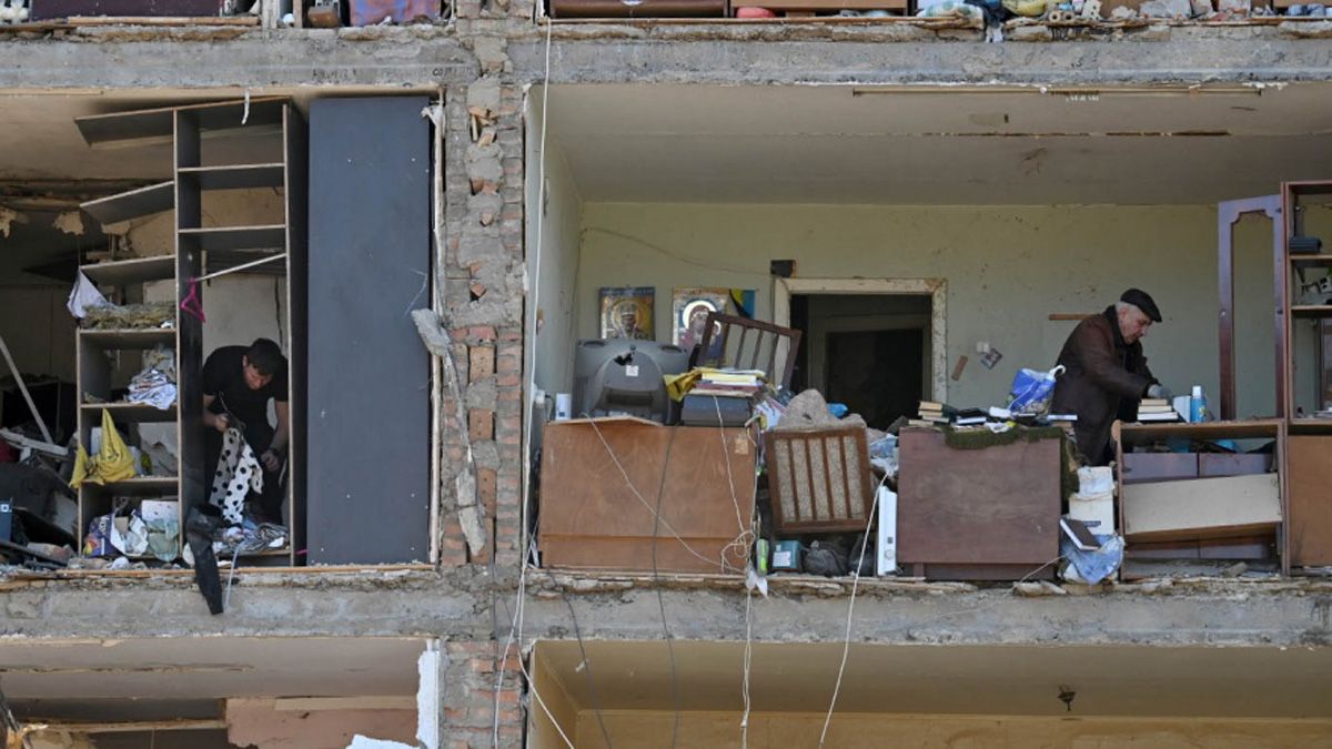 Miles de residencias y edificios han quedado en ruinas tras los sucesivos ataques de las fuerzas rusas, cuando ya se cumplen 26 días desde el inicio del conflicto