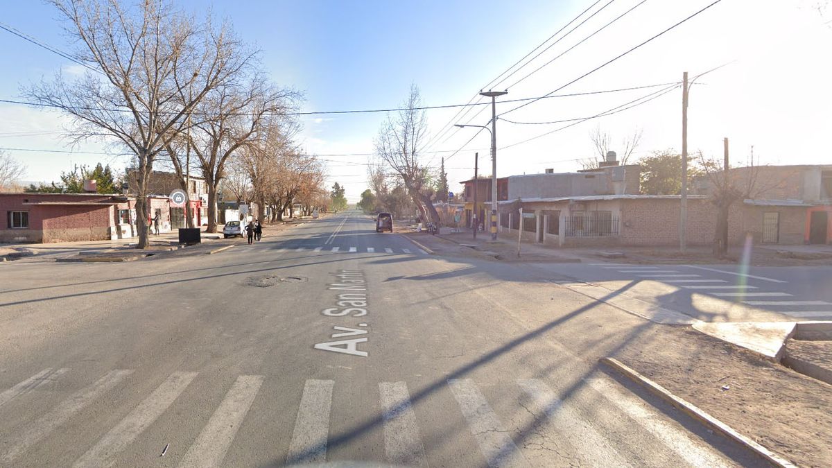 Los tres muchachos de 16 y 17 años fueron vistos por la Policía cuando caminaban por la calle San Martín y Coni, de Las Heras, con una moto. Los tres muchachos de 16 y 17 años fueron vistos por la Policía cuando caminaban por la calle San Martín y Coni, de Las Heras, con una moto.