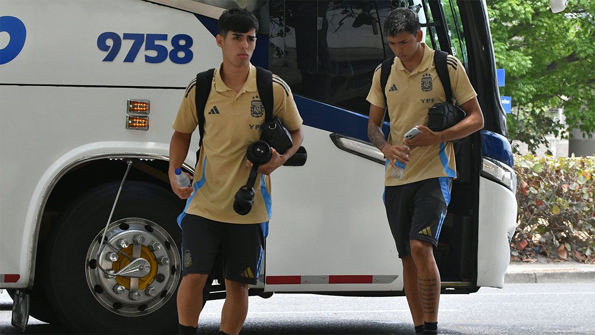 La Selección argentina Sub 17 se mide con Colombia.