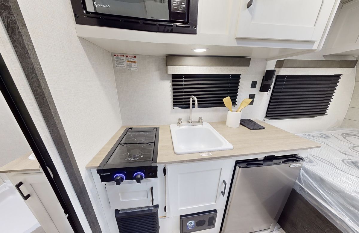 El interior de esta casa rodante es chico, pero alcanza para dos personas. Foto: Venture RV El interior de esta casa rodante es chico, pero alcanza para dos personas. Foto: Venture RV