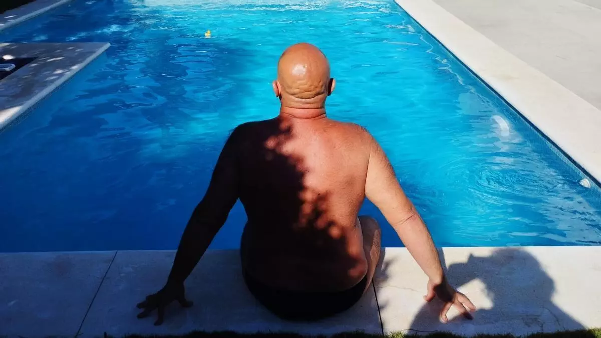 Con o sin pelo: todos con gorros a la pileta.