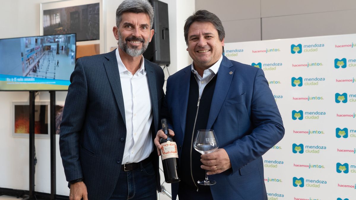 Los intendentes de las ciudades de Mendoza (Ulpiano Suarez) y de Neuquén (Mariano Gaido). Los intendentes de las ciudades de Mendoza (Ulpiano Suarez) y de Neuquén (Mariano Gaido).