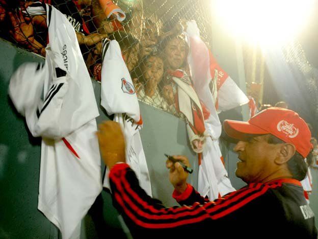 Ramón Díaz prende velas por Carbonero y Kranevitter