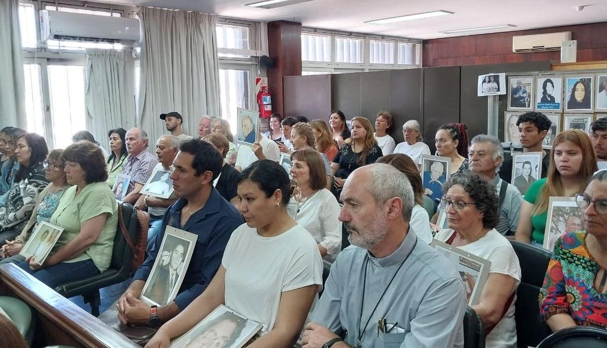 El obispo de La Rioja presenció el debate en el que fue condenado un gendarme por el asesinato del beato Pedernera. El obispo de La Rioja presenció el debate en el que fue condenado un gendarme por el asesinato del beato Pedernera.
