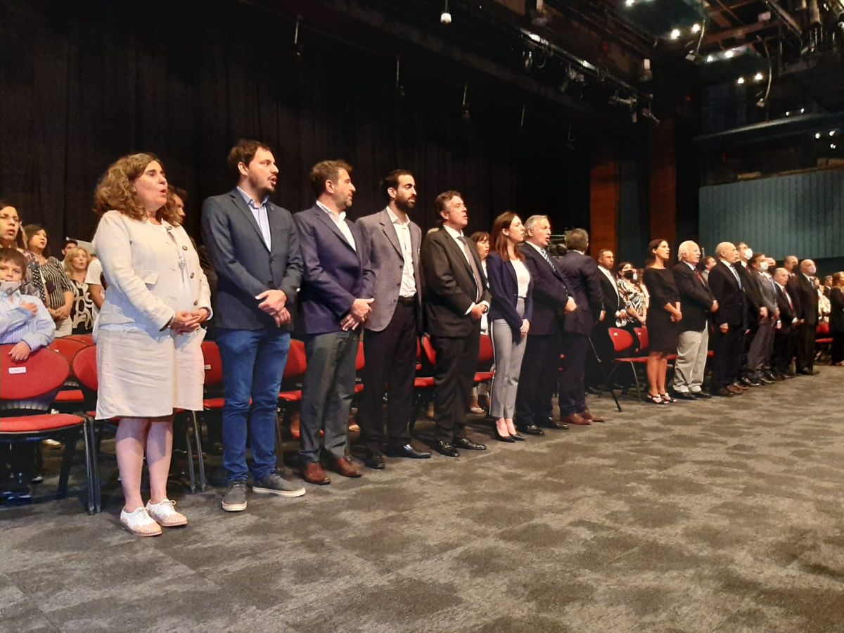 Funcionarios, jueces y referentes políticos se dieron cita en el Bustelo.