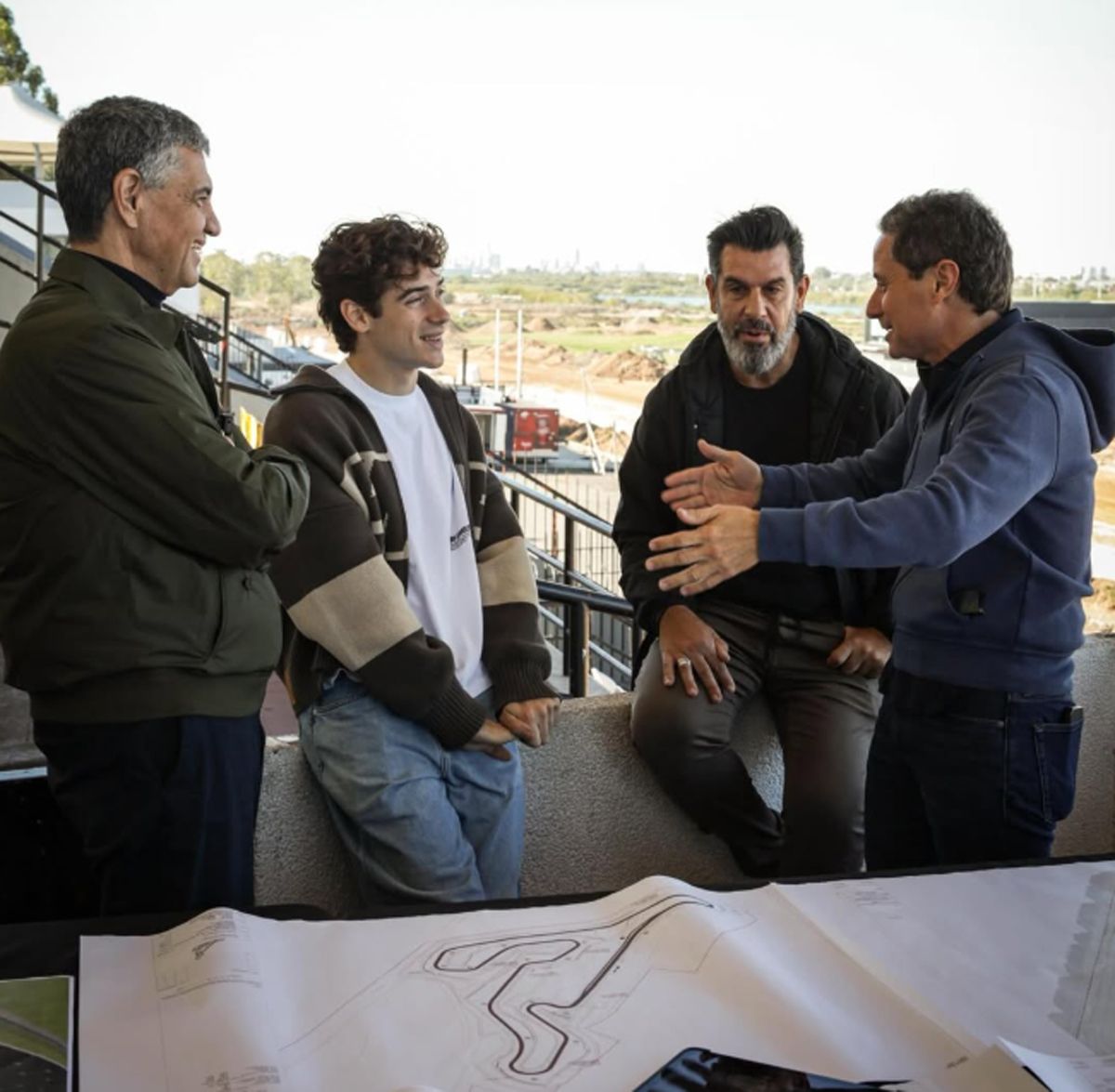 Franco Colapinto visitó las obras del Gálvez junto a Jorge Macri y sus colaboradores. Franco Colapinto visitó las obras del Gálvez junto a Jorge Macri y sus colaboradores.