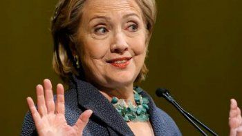 Hillary Clinton nuevamente complicada por sus correos electrónicos en su cuenta privada