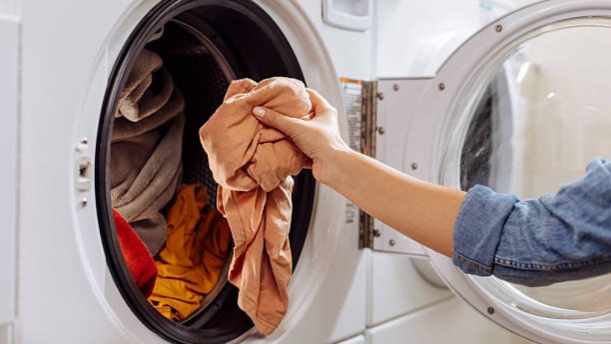 El truco para saber cuánta ropa cargar en el lavarropas. El truco para saber cuánta ropa cargar en el lavarropas.