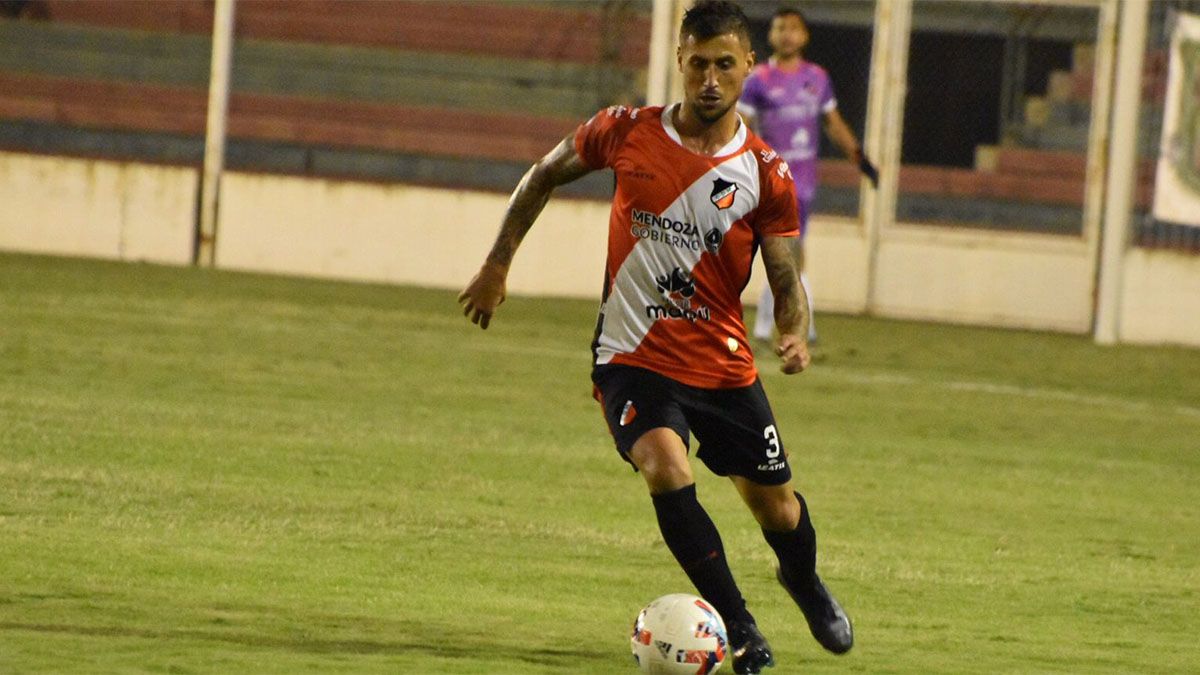 El defensor Guillermo Ferracuti, es un jugador muy rendidor en la defensa. Se puede desempeñar como marcador central y lateral izquierdo.