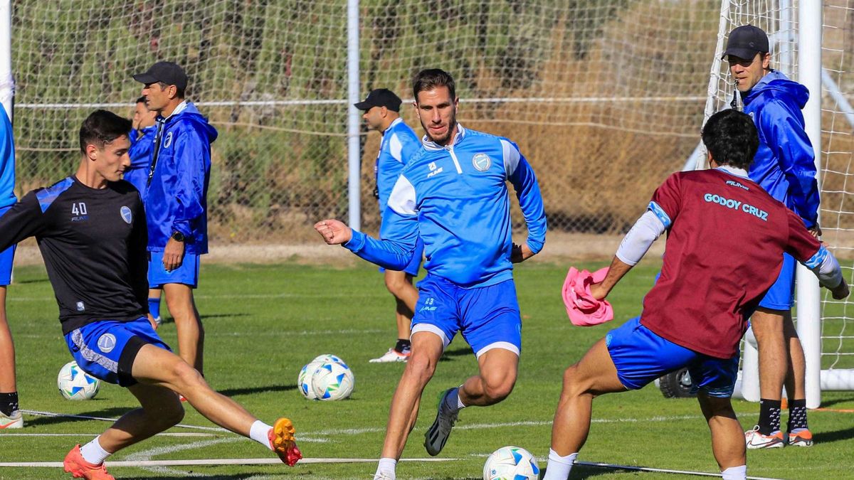 Godoy Cruz se prepara para jugar ante Atlético Grau de Perú en el Malvinas Argentinas.